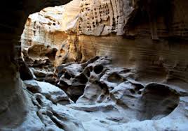  پاورپوینت سنگ های آذرین و سنگ های دگرگونی در 147 اسلاید کاملا قابل ویرایش به همراه شکل و تصاویر 